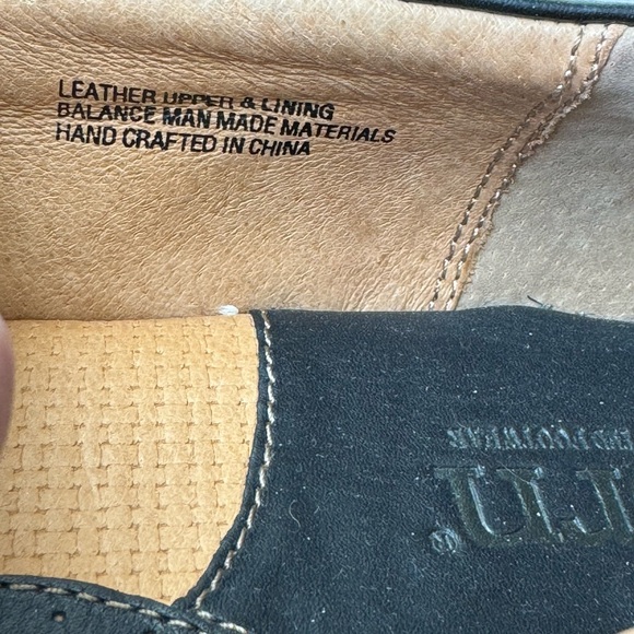 Børn navy leather slip-on mens rubber soled loafers/shoes.  Size 11/45 M/W. - Picture 6 of 8